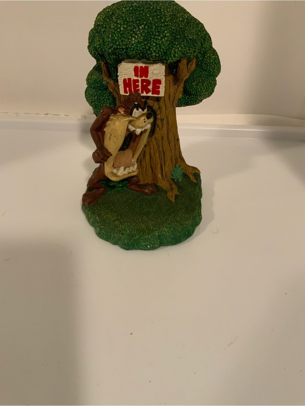 Warner Bros. Taz Tree Figurine – Green, Brown, Red